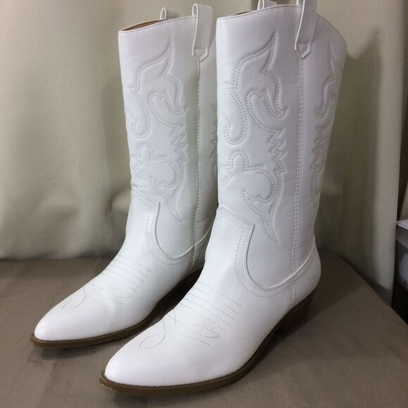 White Faux Leather Cowboy Boots Women’s Size 9 Western Pull On Low Heel - Picture 1 of 10